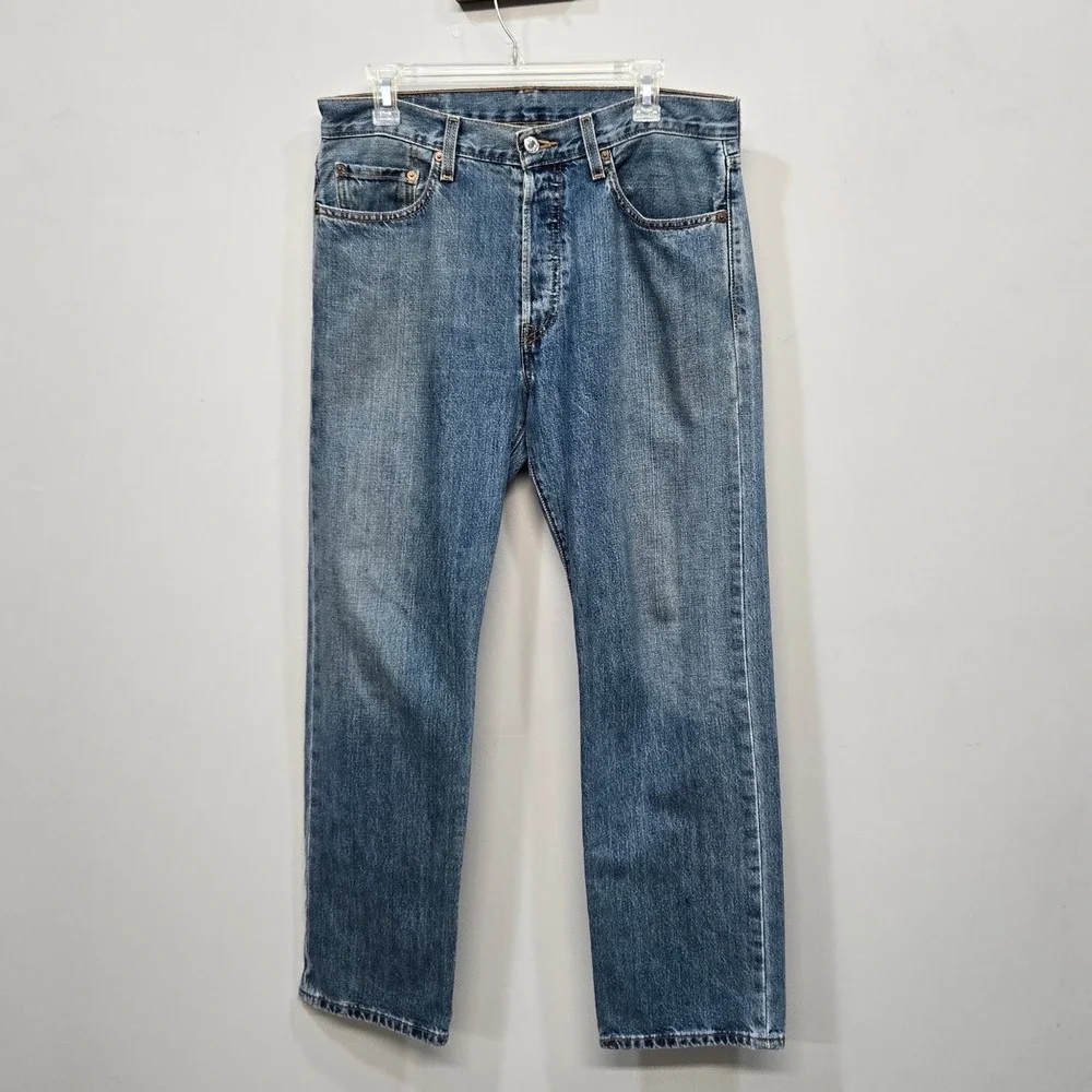 Vintage Levi's 501 Jeans 33x30 Y2K 2006 Med Wash Denim Button‎ Fly Straight Leg